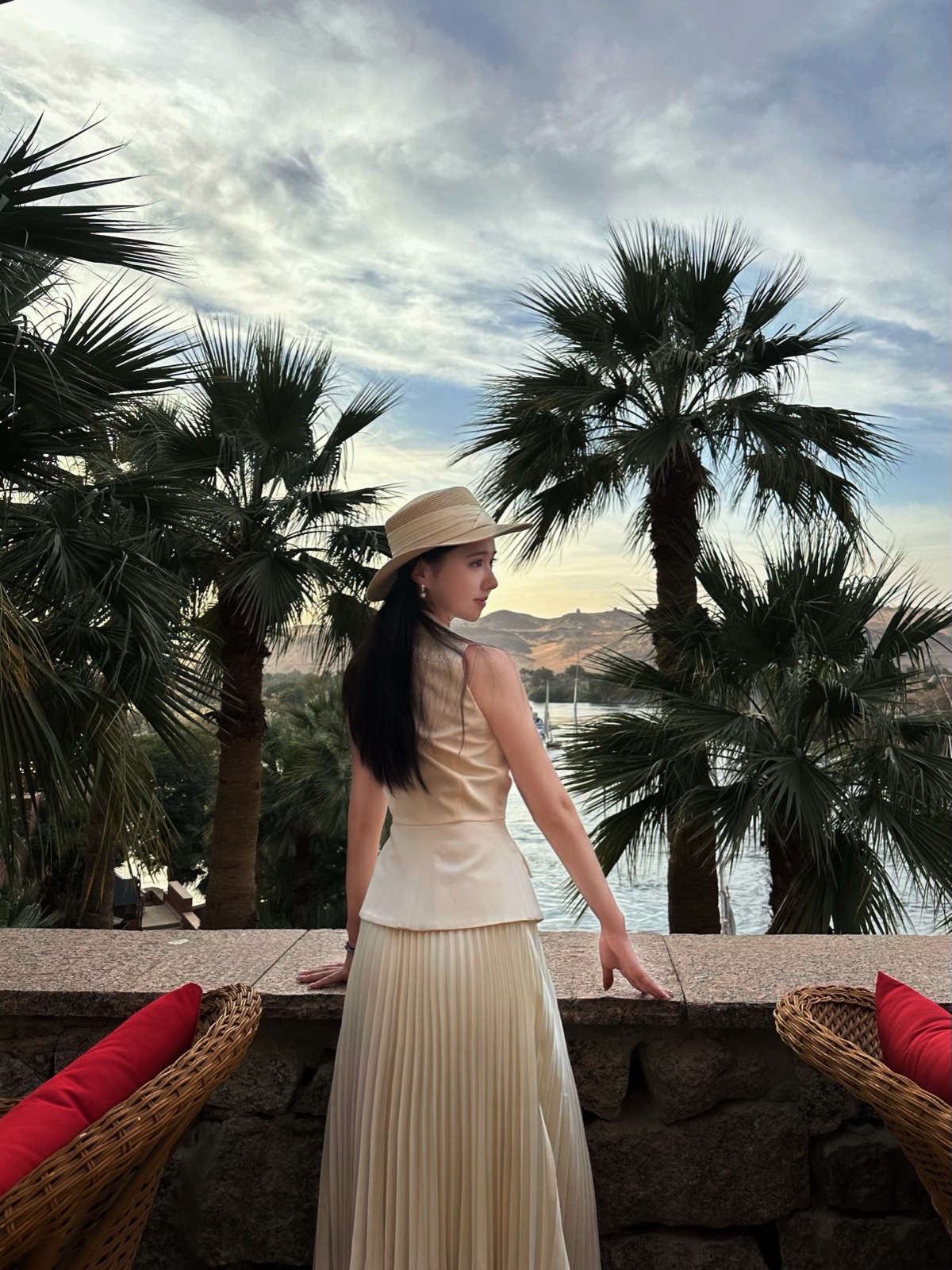 Stoney Li by the Nile River, Egypt